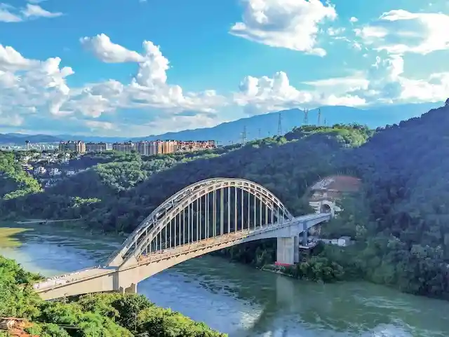 云南西双版纳傣族自治州景洪市中老昆(明)万(象)铁路玉溪至磨憨段澜沧江桥和橄榄坝桥