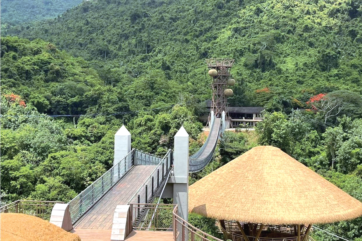 海南呀诺达DISCOVERY探索谷人行悬索桥