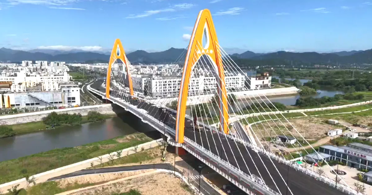索力筑通途,匠心耀建业大桥